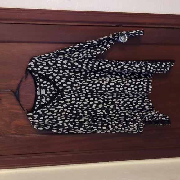 Chico's Black & Cream Spotted V Neck Long Length Lightweight Sweater Size XL - Picture 1 of 9